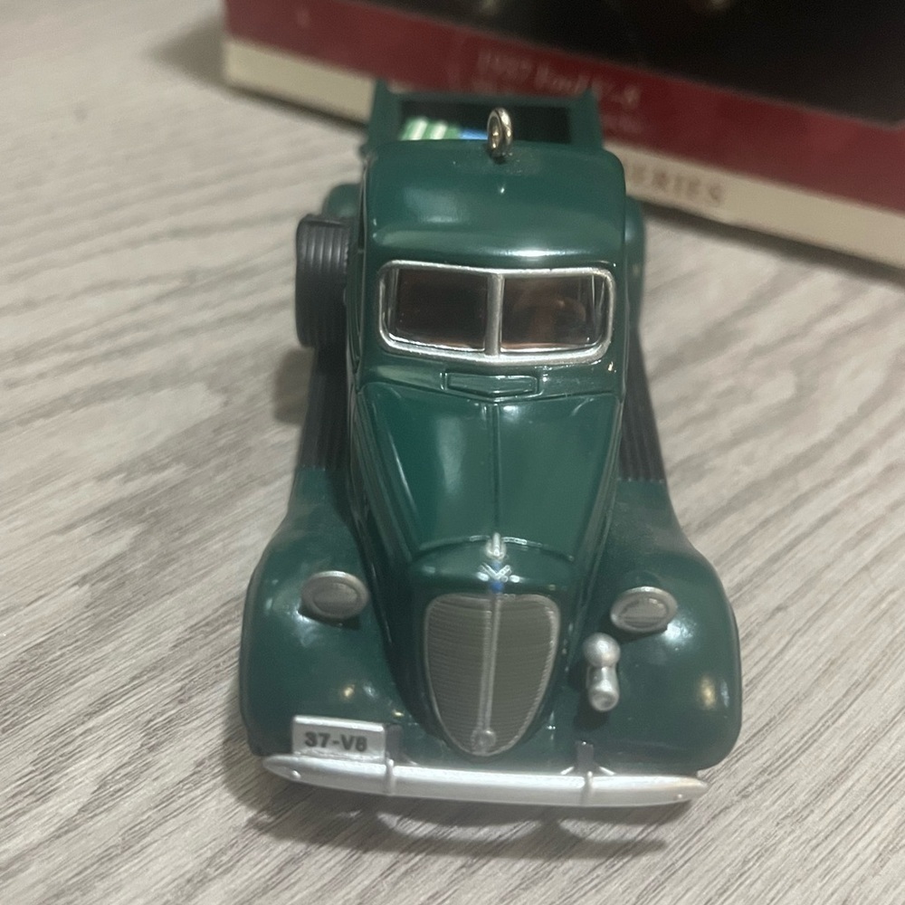 Hallmark 1937 Ford V-8 Green Vintage All-American Truck Ornament Collector - Picture 1 of 6